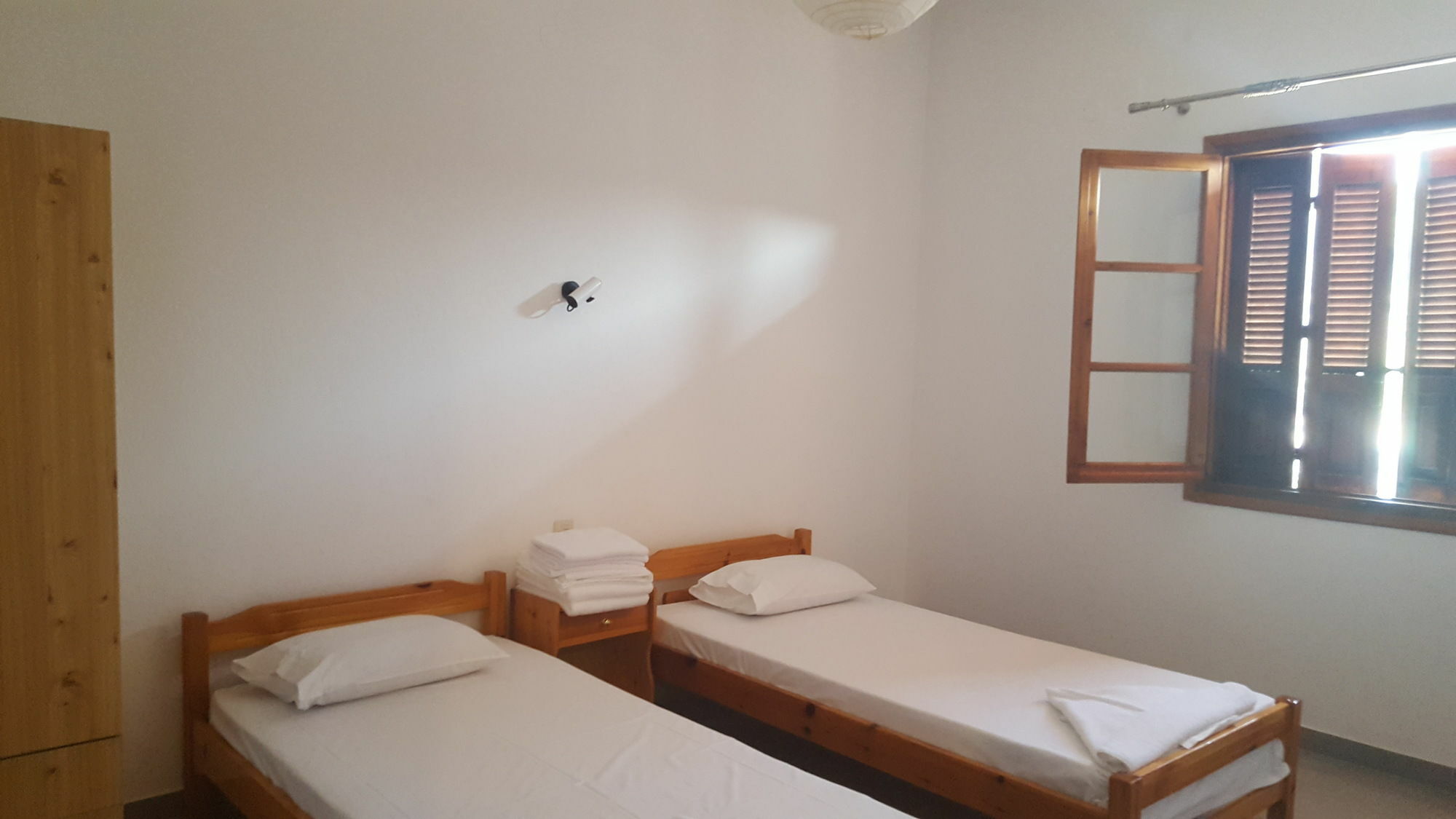 Mantos Rooms 1 นิโอไกลมา ภายนอก รูปภาพ